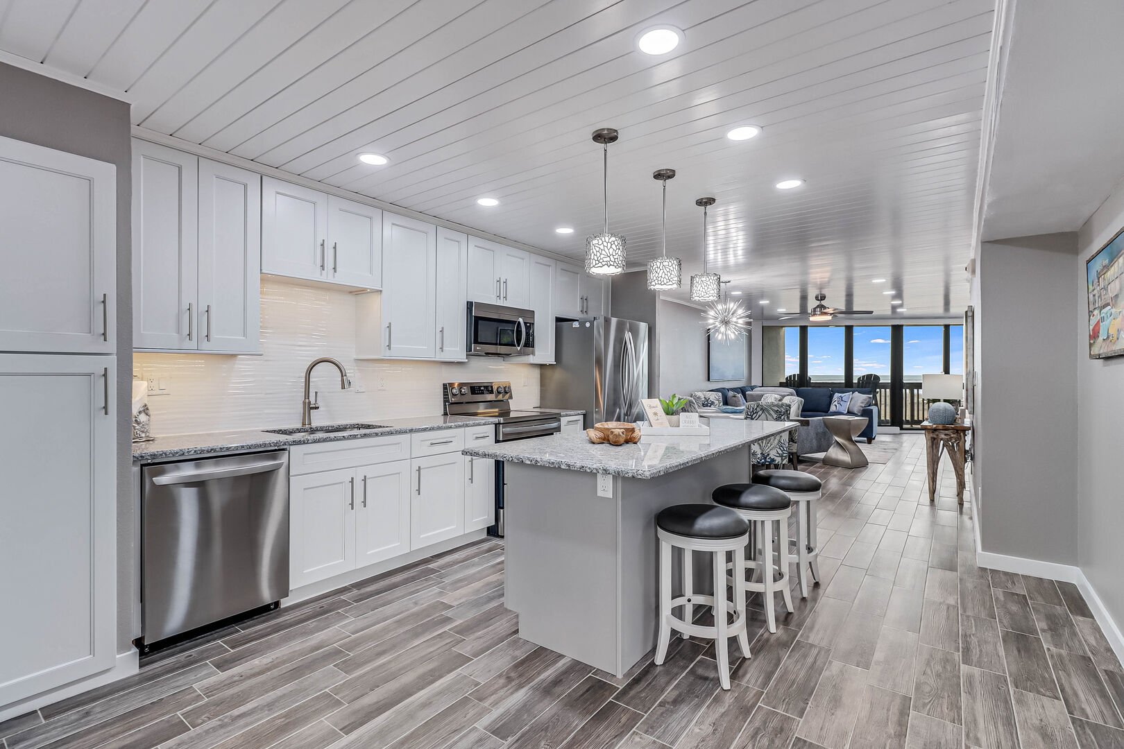 Full kitchen in unit