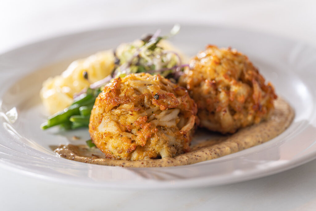 crab cakes platter